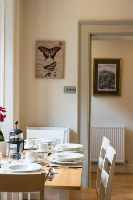 Self Catering , City Centre Apartment With Parking Эдинбург Экстерьер фото