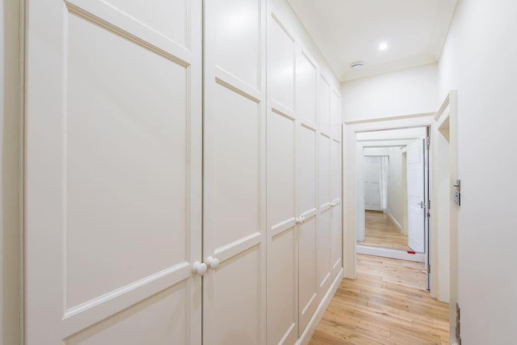 Self Catering , City Centre Apartment With Parking Эдинбург Экстерьер фото