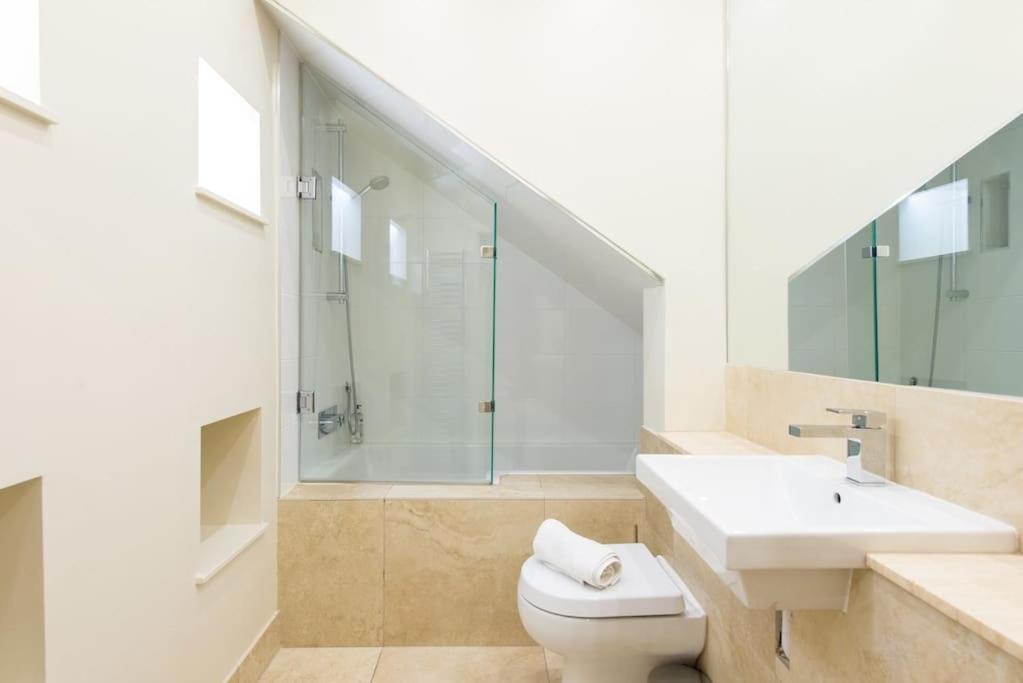 Self Catering , City Centre Apartment With Parking Эдинбург Экстерьер фото