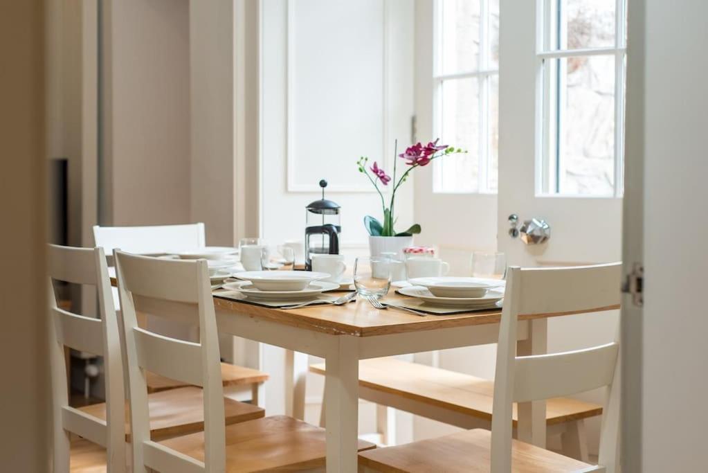 Self Catering , City Centre Apartment With Parking Эдинбург Экстерьер фото