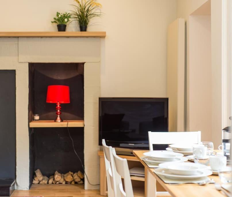 Self Catering , City Centre Apartment With Parking Эдинбург Экстерьер фото