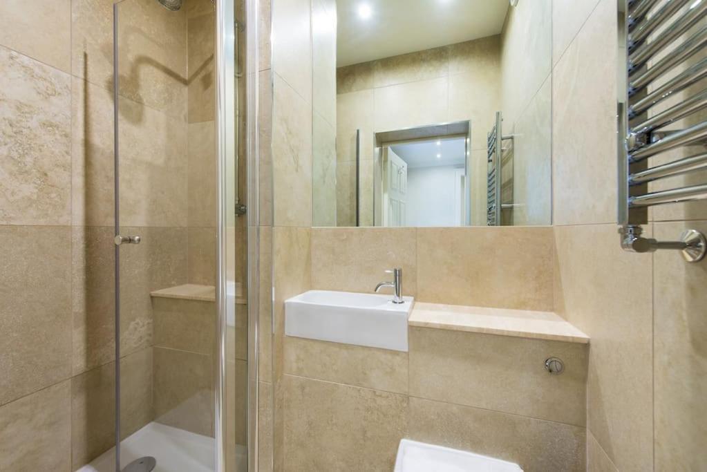 Self Catering , City Centre Apartment With Parking Эдинбург Экстерьер фото